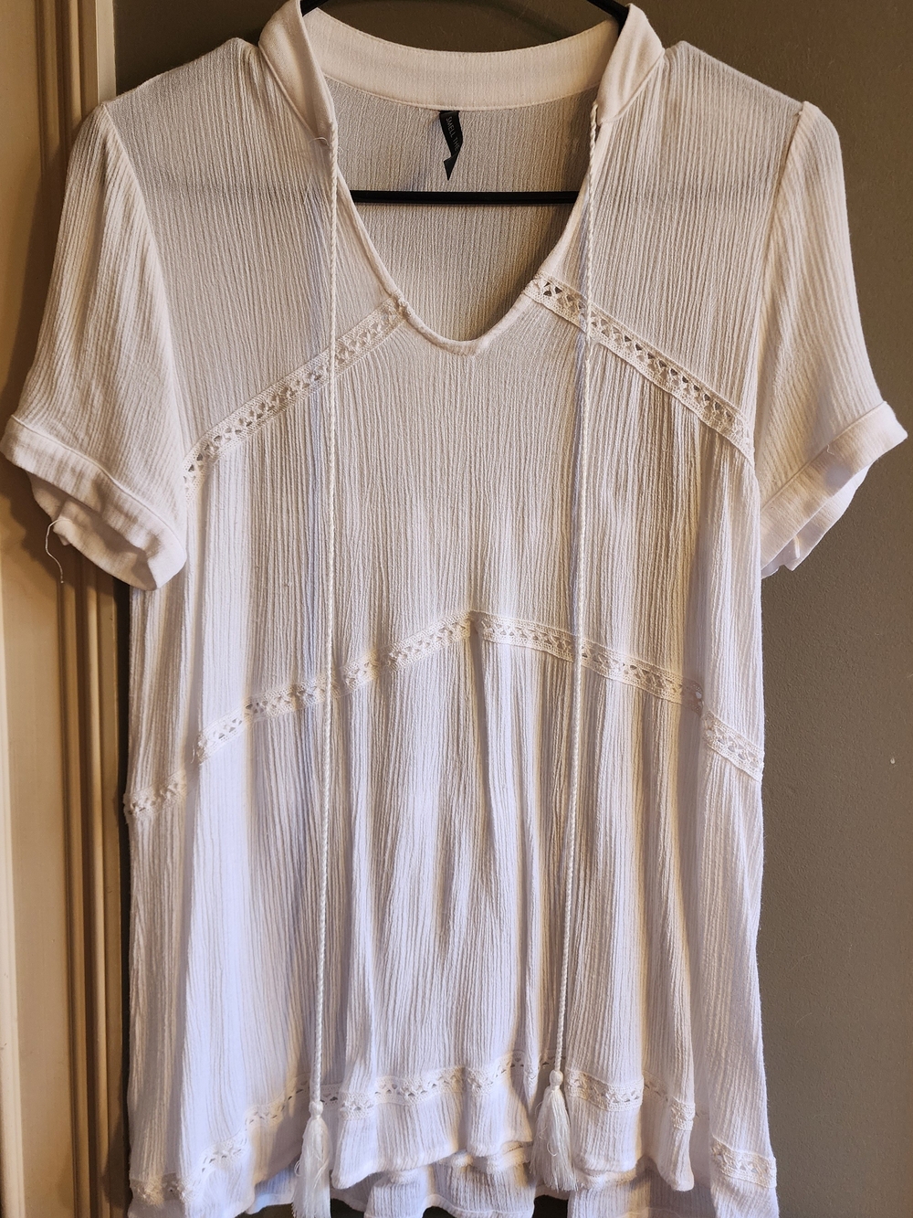 Smell the Roses White Short-Sleeve V-Neck Tunic with Crochet Accents